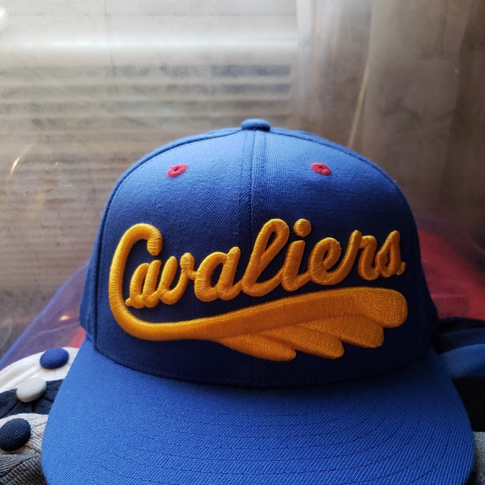 MULTIPLE SNAPBACKS HATS - Picture 7 of 8